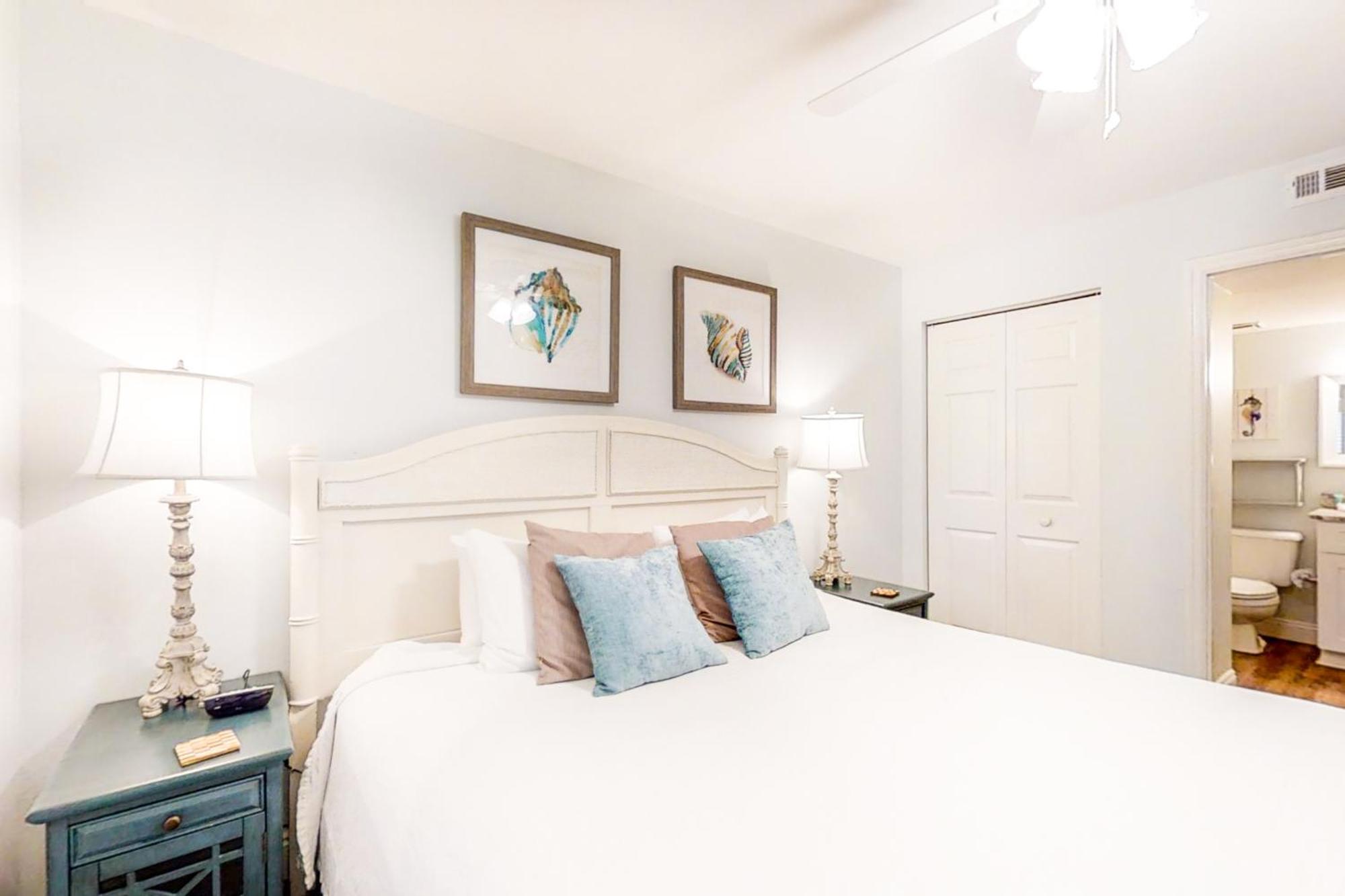 Pelican Beach Resort Destin Rum bild