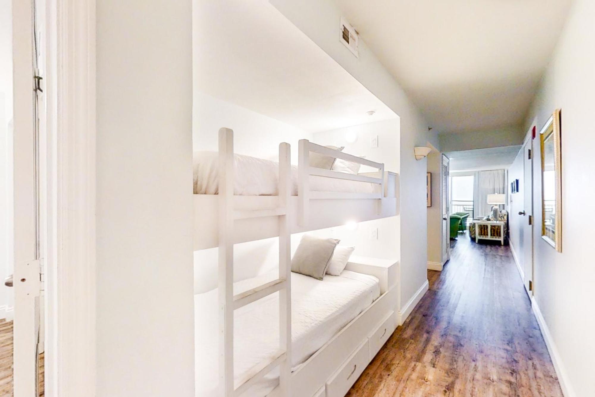 Pelican Beach Resort Destin Rum bild